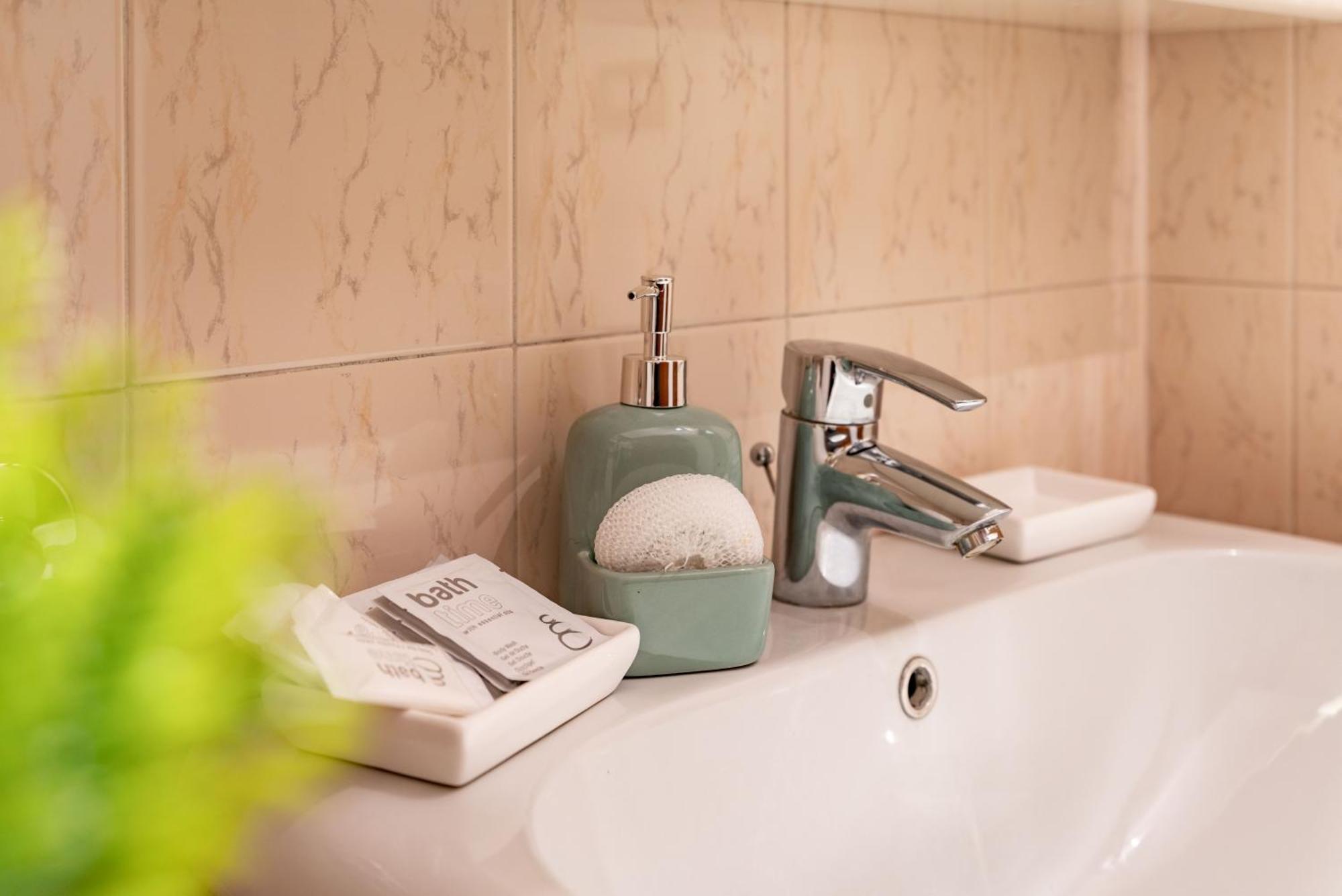 -Near Arena & Parking - Pet Friendly Historical Arena Palace Apartment เวโรนา ภายนอก รูปภาพ