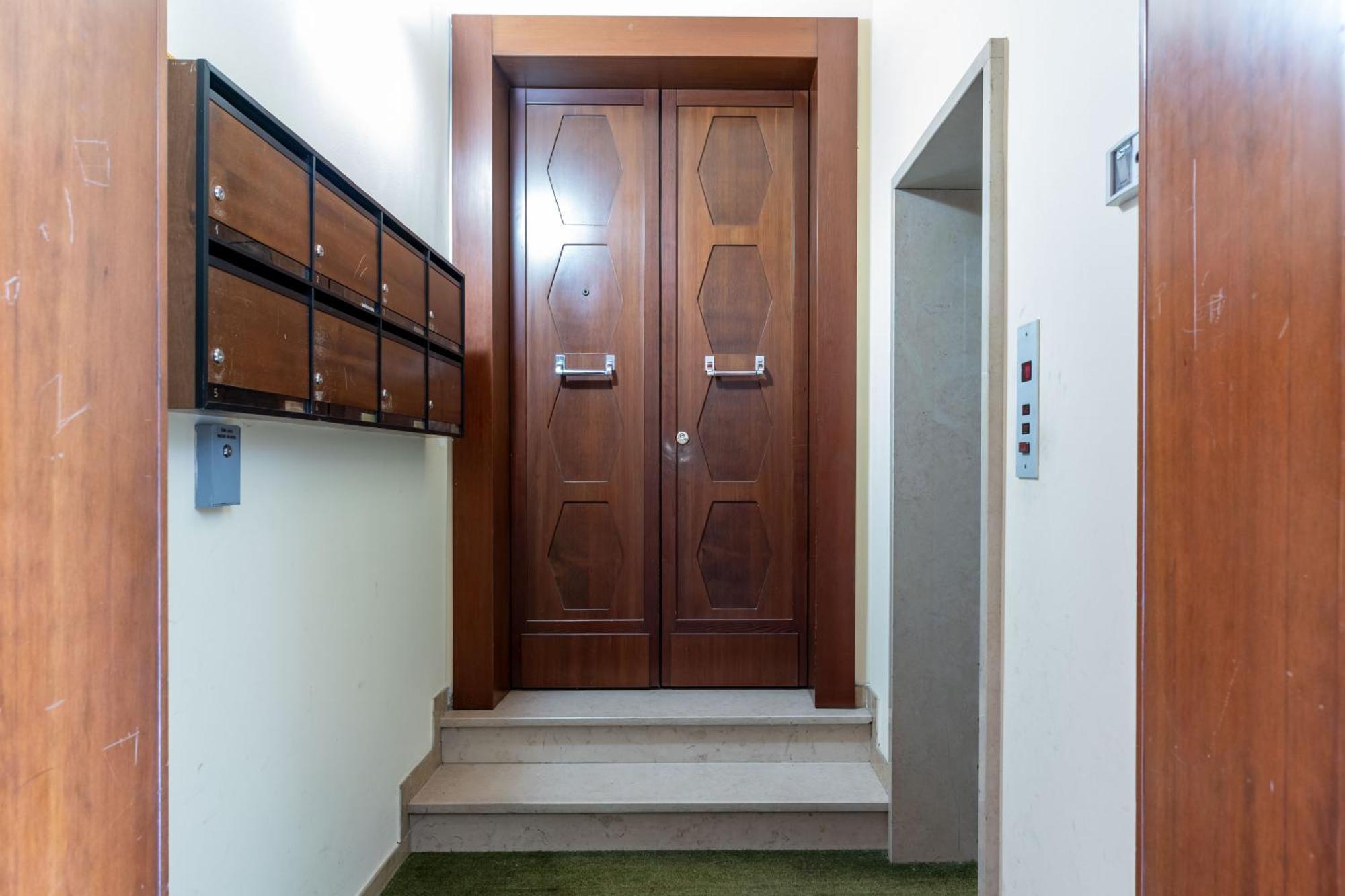 -Near Arena & Parking - Pet Friendly Historical Arena Palace Apartment เวโรนา ภายนอก รูปภาพ