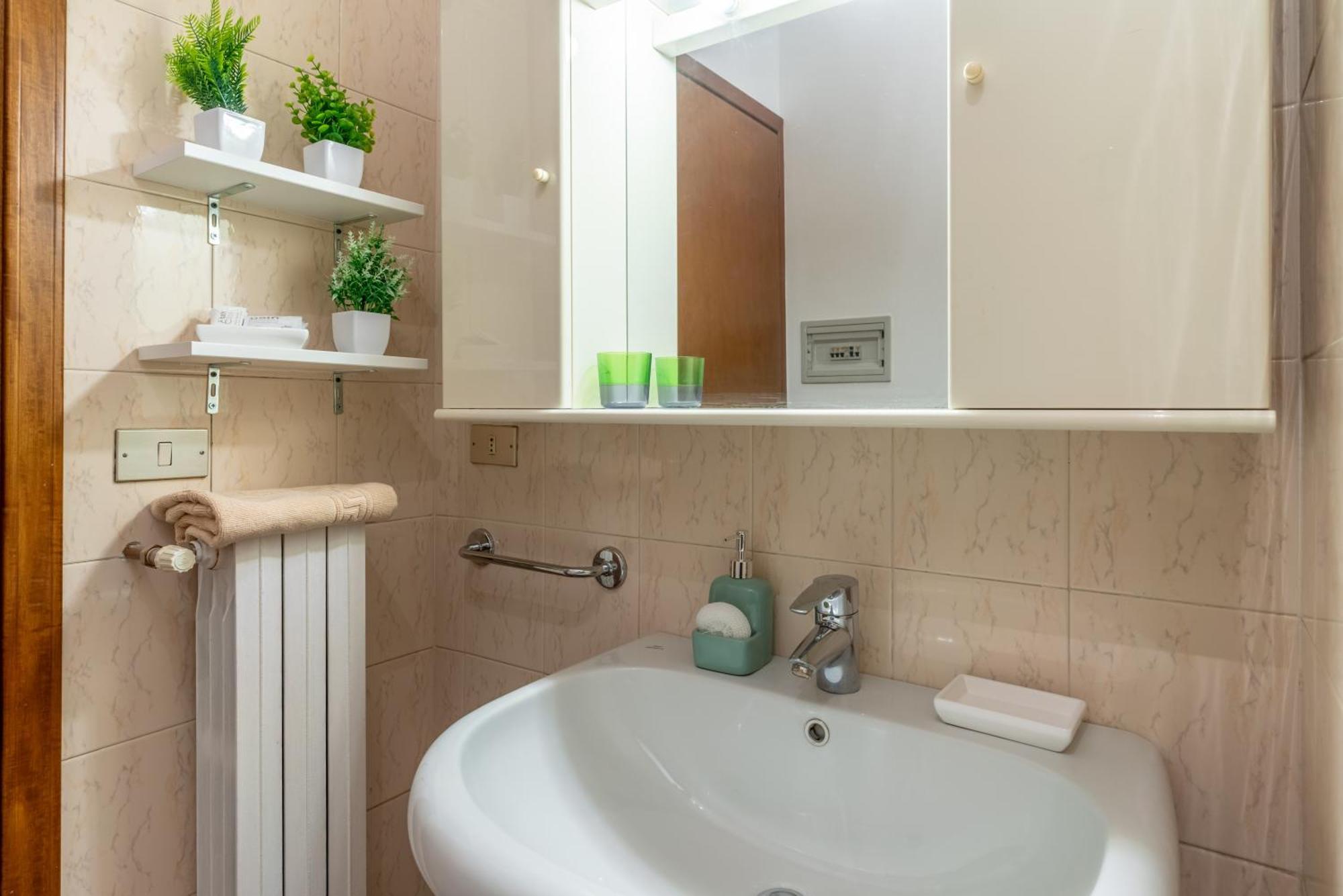 -Near Arena & Parking - Pet Friendly Historical Arena Palace Apartment เวโรนา ภายนอก รูปภาพ
