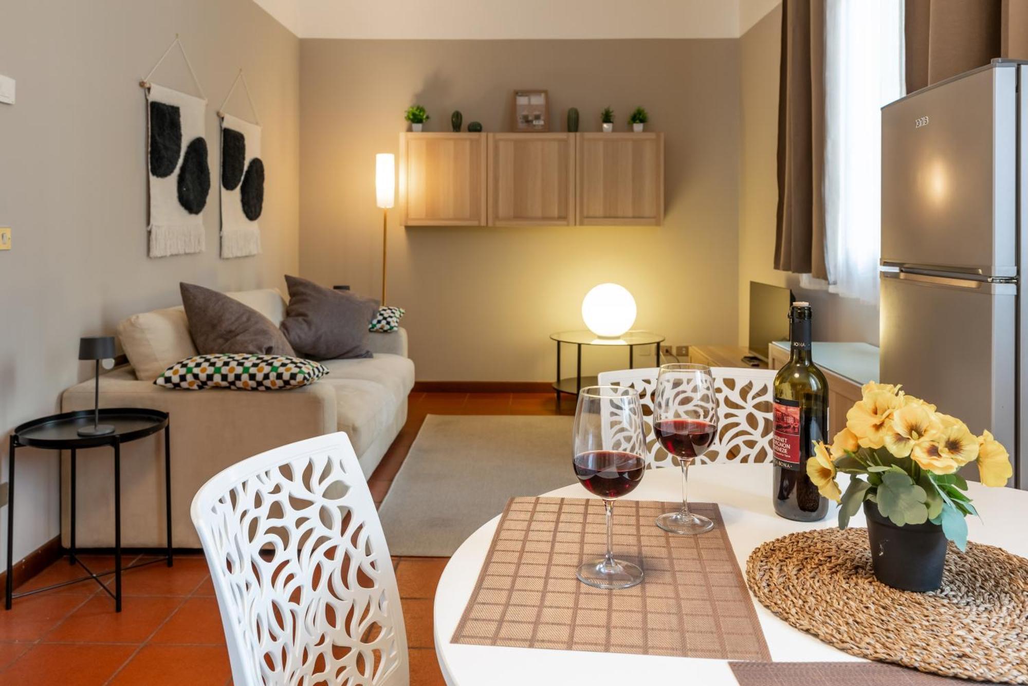 -Near Arena & Parking - Pet Friendly Historical Arena Palace Apartment เวโรนา ภายนอก รูปภาพ
