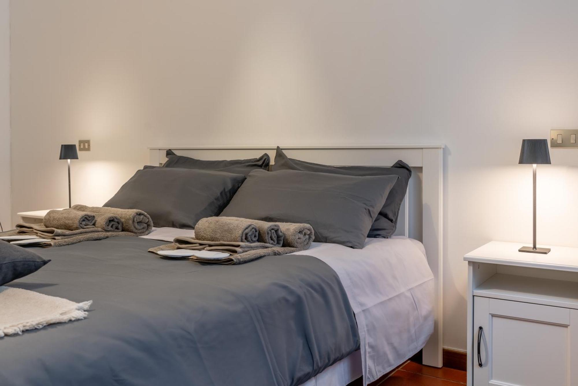 -Near Arena & Parking - Pet Friendly Historical Arena Palace Apartment เวโรนา ภายนอก รูปภาพ